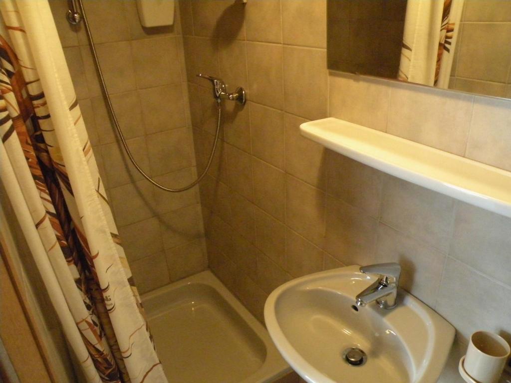 Haus Fini Apartment Langenfeld Luaran gambar